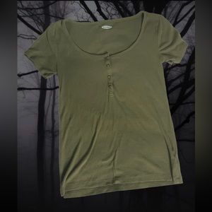 old navy ribbed green scoop neck top with buttons